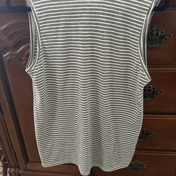 Striped Gray Sleeveless Top - Picture 5 of 6